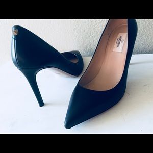 Valentino Garavani Rockstud Heels | Black Leather